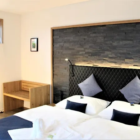 Art & Galerie Lenz Plauer See