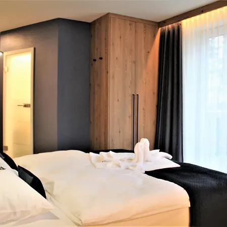 Art & Galerie Lenz Plauer See