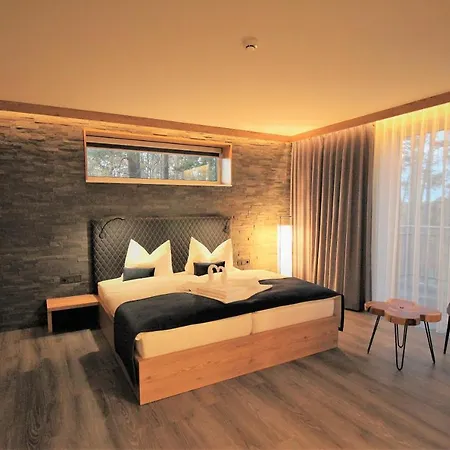 Art & Galerie Lenz Plauer See Hotel