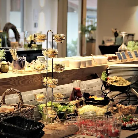 Art & Galerie Lenz Plauer See Hotel Fuenfseen